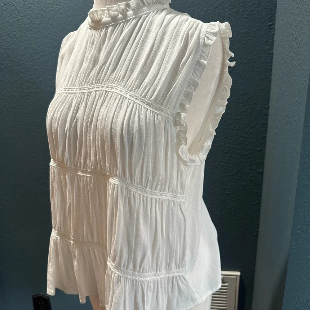 Chic Ruffled White Blouse - Picture 2 of 7